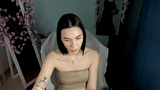 Snapshot of Bella_Night4 chatting on 12.23.25 Bella Night4 online show from 12.23.25