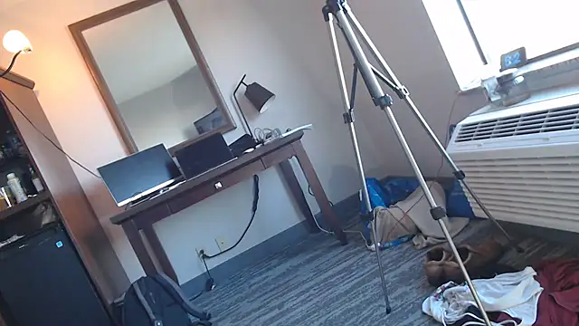 Snapshot of bullmusclejoe chatting on 10.20.25 bullmusclejoe online show from 10.20.25