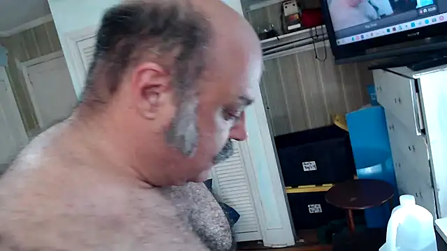 Snapshot of bullmusclejoe chatting on 04.21.26 bullmusclejoe online show from 04.21.26