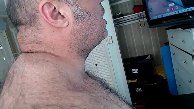Snapshot of bullmusclejoe chatting on 05.18.26 bullmusclejoe online show from 05.18.26