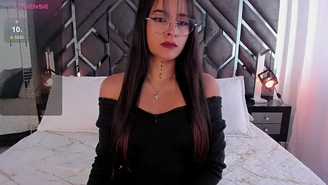 Snapshot of Lilith_Blaze1 chatting on 10.28.25 Lilith Blaze1 online show from 10.28.25