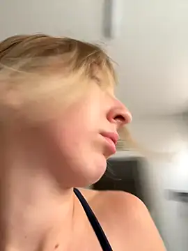 Snapshot of CheekyChelseaX chatting on 10.12.25 CheekyChelseaX online show from 10.12.25