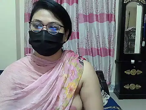 Snapshot of Elena_cruz5 chatting on 09.23.25 Elena cruz5 online show from 09.23.25