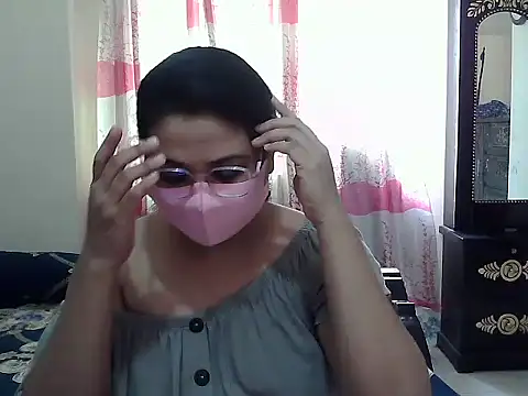 Snapshot of Elena_cruz5 chatting on 09.26.25 Elena cruz5 online show from 09.26.25