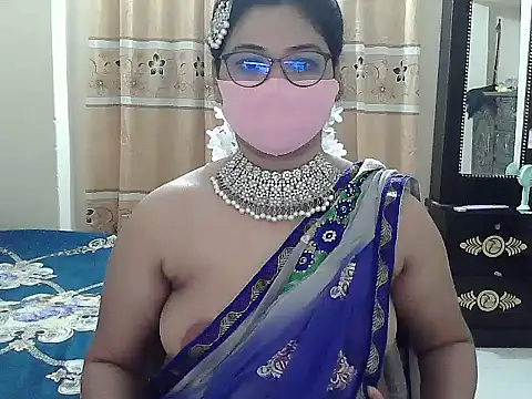 Snapshot of Elena_cruz5 chatting on 10.04.25 Elena cruz5 online show from 10.04.25