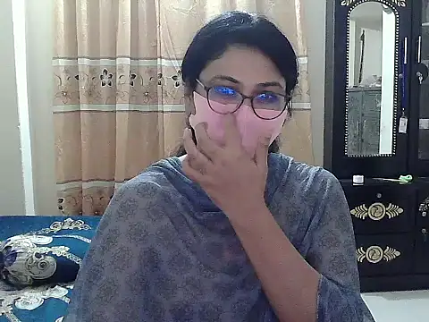 Snapshot of Elena_cruz5 chatting on 10.06.25 Elena cruz5 online show from 10.06.25