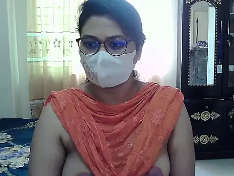 Snapshot of Elena_cruz5 chatting on 10.08.25 Elena cruz5 online show from 10.08.25