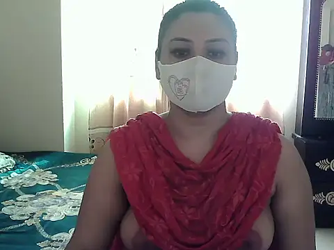 Snapshot of Elena_cruz5 chatting on 10.13.25 Elena cruz5 online show from 10.13.25