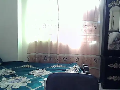 Snapshot of Elena_cruz5 chatting on 10.15.25 Elena cruz5 online show from 10.15.25