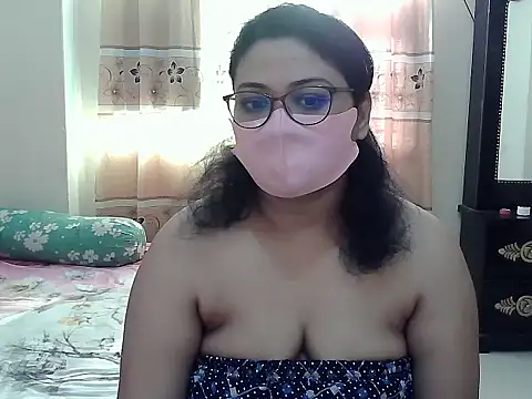 Snapshot of Elena_cruz5 chatting on 10.26.25 Elena cruz5 online show from 10.26.25