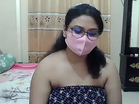 Snapshot of Elena_cruz5 chatting on 10.26.25 Elena cruz5 online show from 10.26.25