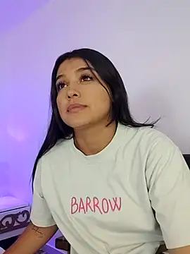 Snapshot of LuciaCollins_ chatting on 10.04.25 LuciaCollins online show from 10.04.25