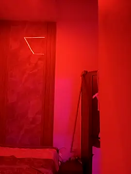 SaraBust online show from 10.18.25