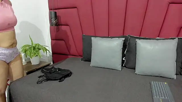 Miranda Laurent online show from 09.11.25