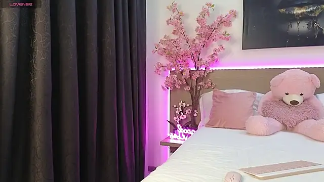 Snapshot of anexblondie chatting on 10.16.25 anexblondie online show from 10.16.25