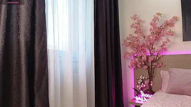 Snapshot of anexblondie chatting on 10.17.25 anexblondie online show from 10.17.25