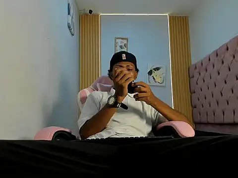 Jax Maliq online show from 10.07.25