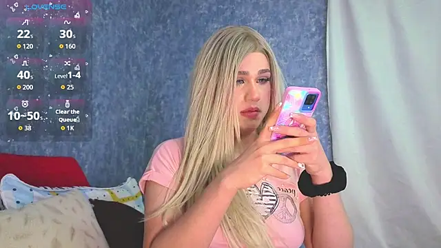 Snapshot of saraah_queen1 chatting on 03.04.26 saraah queen1 online show from 03.04.26