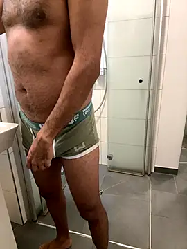 Moan King online show from 10.14.25