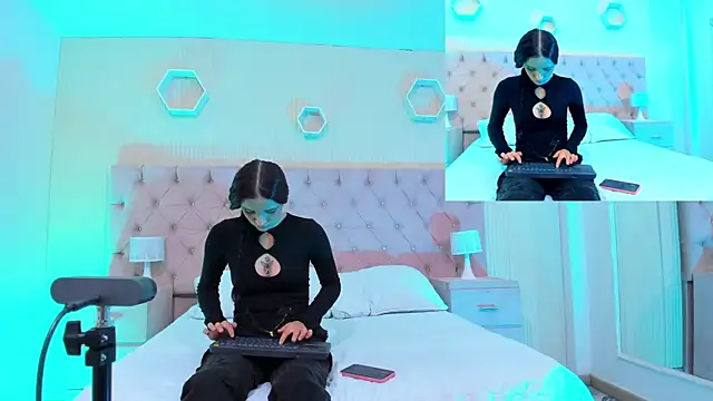 Snapshot of markAndPhilip chatting on 09.14.25 markAndPhilip online show from 09.14.25