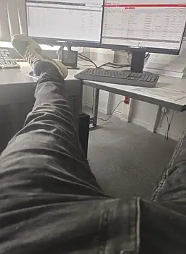 Snapshot of stunning_stallion chatting on 10.10.25 stunning stallion online show from 10.10.25