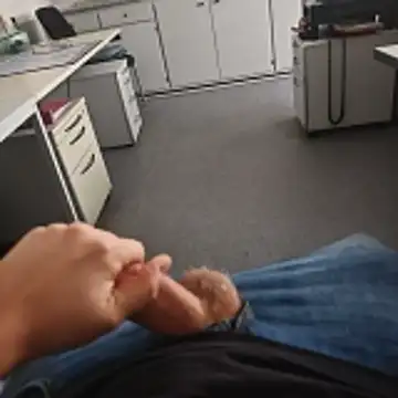 Snapshot of stunning_stallion chatting on 11.16.25 stunning stallion online show from 11.16.25