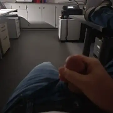 Snapshot of stunning_stallion chatting on 11.17.25 stunning stallion online show from 11.17.25