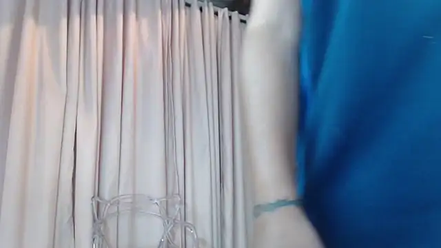 Snapshot of Skarlett_hot_ chatting on 10.15.25 Skarlett hot online show from 10.15.25