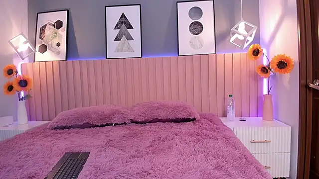 Nina Ford online show from 10.10.25