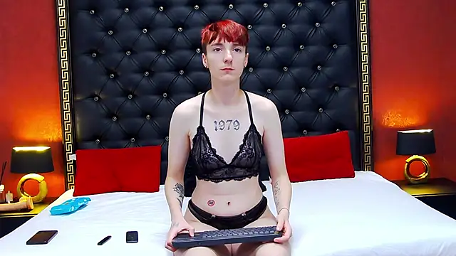 Luna Devil  online show from 11.05.25