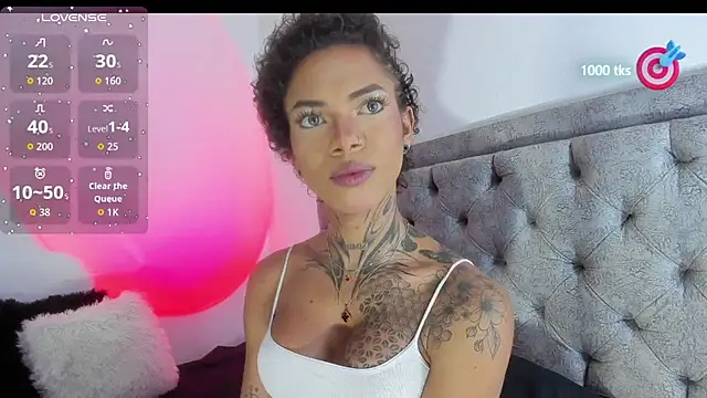 Snapshot of michell_danna chatting on 10.03.25 michell danna online show from 10.03.25