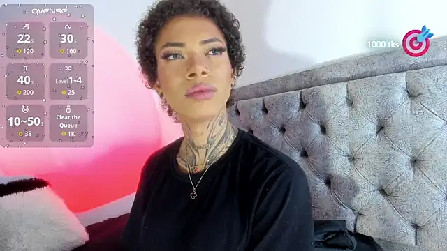 Snapshot of michell_danna chatting on 10.12.25 michell danna online show from 10.12.25