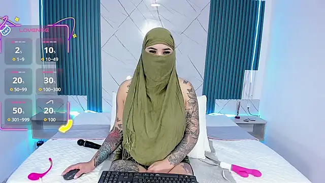 Nayla-Mouna online show from 11.12.25