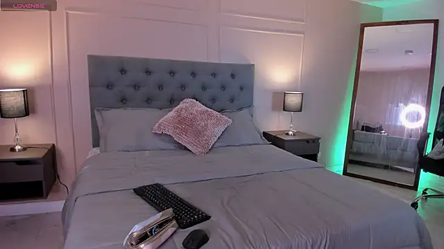 Snapshot of ALICESANDOVAL chatting on 09.18.25 ALICESANDOVAL online show from 09.18.25