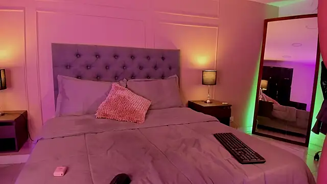 Snapshot of ALICESANDOVAL chatting on 09.22.25 ALICESANDOVAL online show from 09.22.25