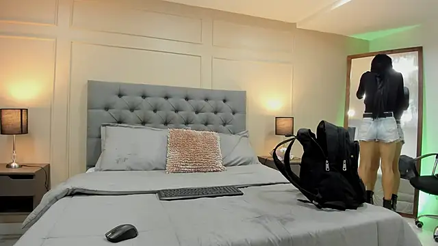 Snapshot of ALICESANDOVAL chatting on 09.29.25 ALICESANDOVAL online show from 09.29.25