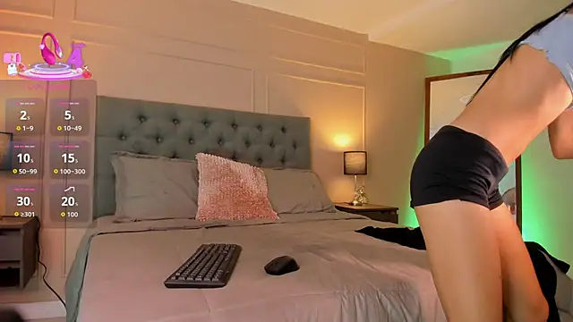 Snapshot of ALICESANDOVAL chatting on 10.04.25 ALICESANDOVAL online show from 10.04.25