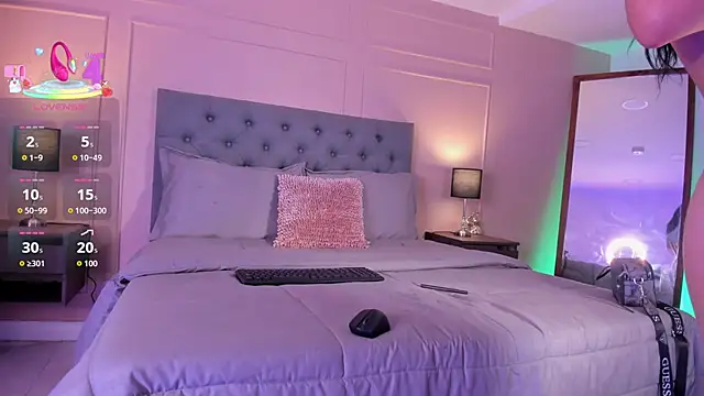 Snapshot of ALICESANDOVAL chatting on 10.06.25 ALICESANDOVAL online show from 10.06.25