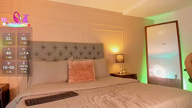 Snapshot of ALICESANDOVAL chatting on 10.08.25 ALICESANDOVAL online show from 10.08.25