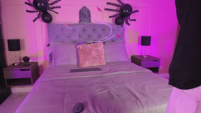 ALICESANDOVAL online show from 11.08.25