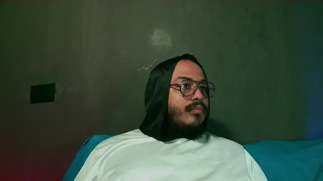 Snapshot of _leda_swan_ chatting on 10.15.25 leda swan online show from 10.15.25