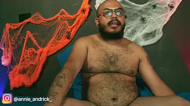 Snapshot of _leda_swan_ chatting on 10.25.25 leda swan online show from 10.25.25