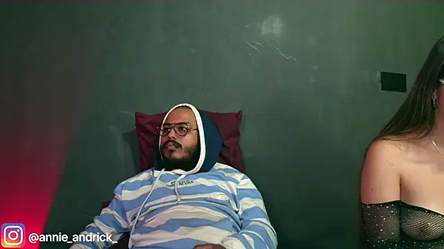 Snapshot of _leda_swan_ chatting on 11.05.25 leda swan online show from 11.05.25