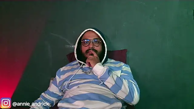 Snapshot of _leda_swan_ chatting on 11.08.25 leda swan online show from 11.08.25