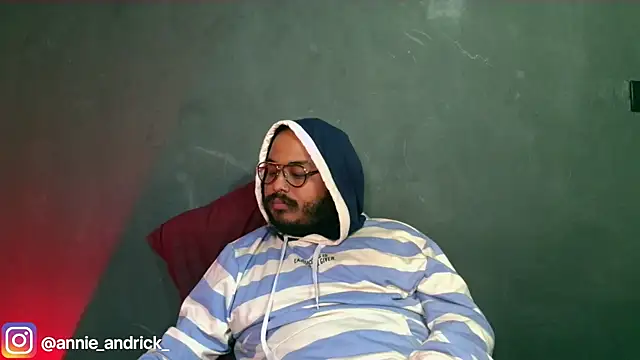 Snapshot of _leda_swan_ chatting on 11.10.25 leda swan online show from 11.10.25