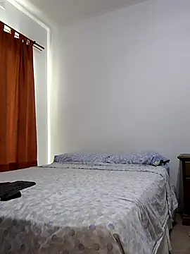 Snapshot of TLHispano chatting on 10.01.25 TLHispano online show from 10.01.25