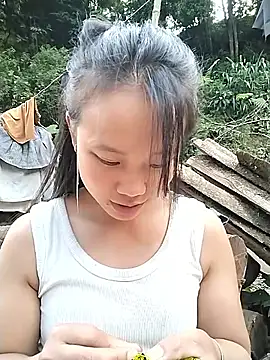 Snapshot of liu-liusexy chatting on 10.10.25 liu-liusexy online show from 10.10.25