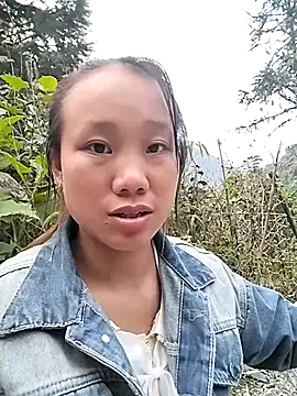 Snapshot of liu-liusexy chatting on 10.17.25 liu-liusexy online show from 10.17.25