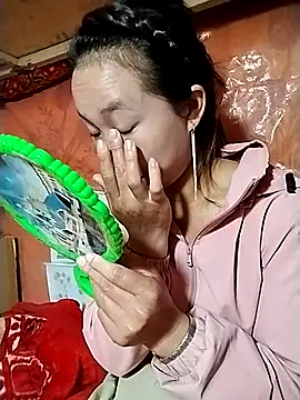 Snapshot of liu-liusexy chatting on 10.23.25 liu-liusexy online show from 10.23.25