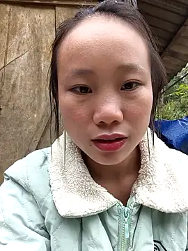 Snapshot of liu-liusexy chatting on 10.29.25 liu-liusexy online show from 10.29.25